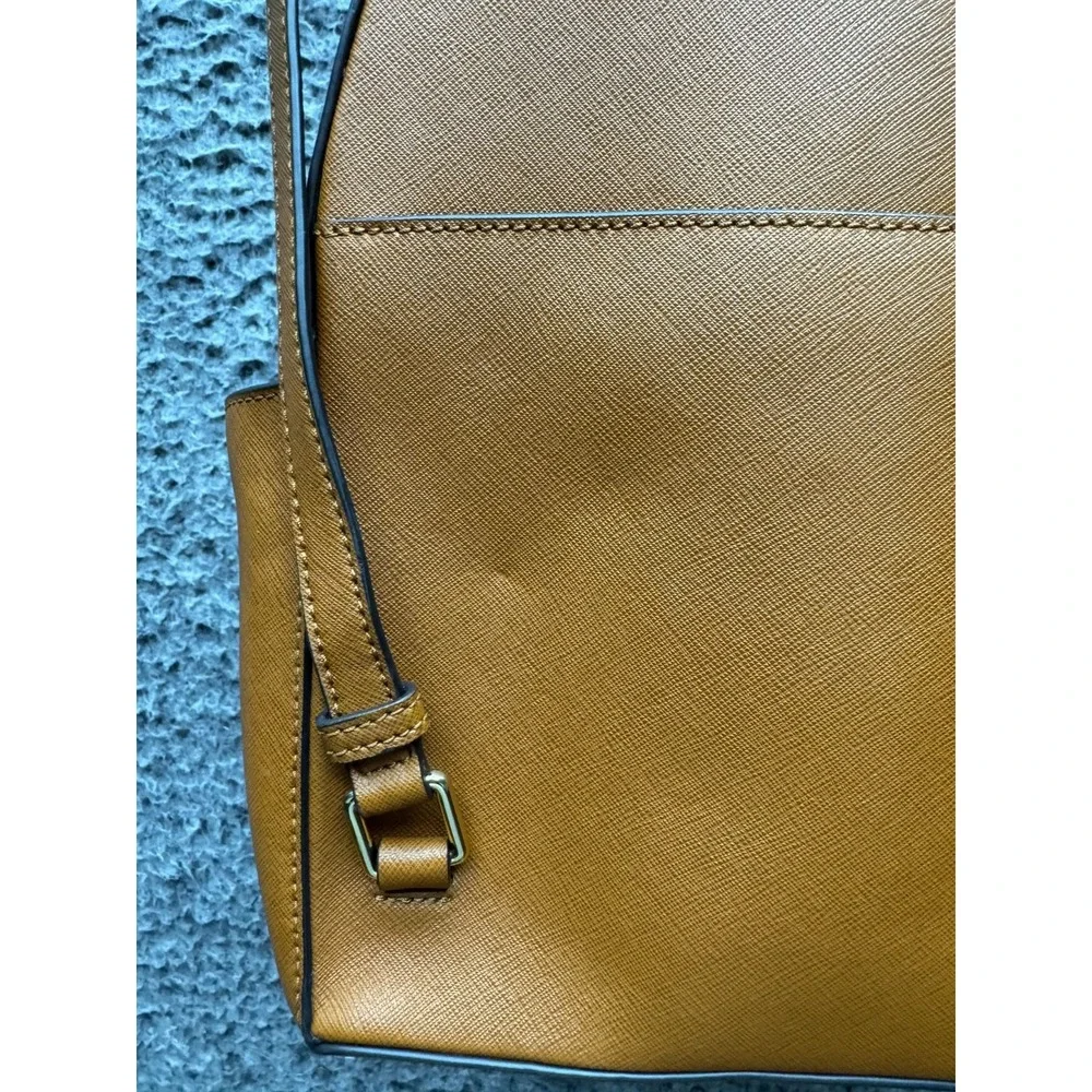 Henri Bendel Leather 57th School & Work Backpack Bag‎ Brown w/ Keychains